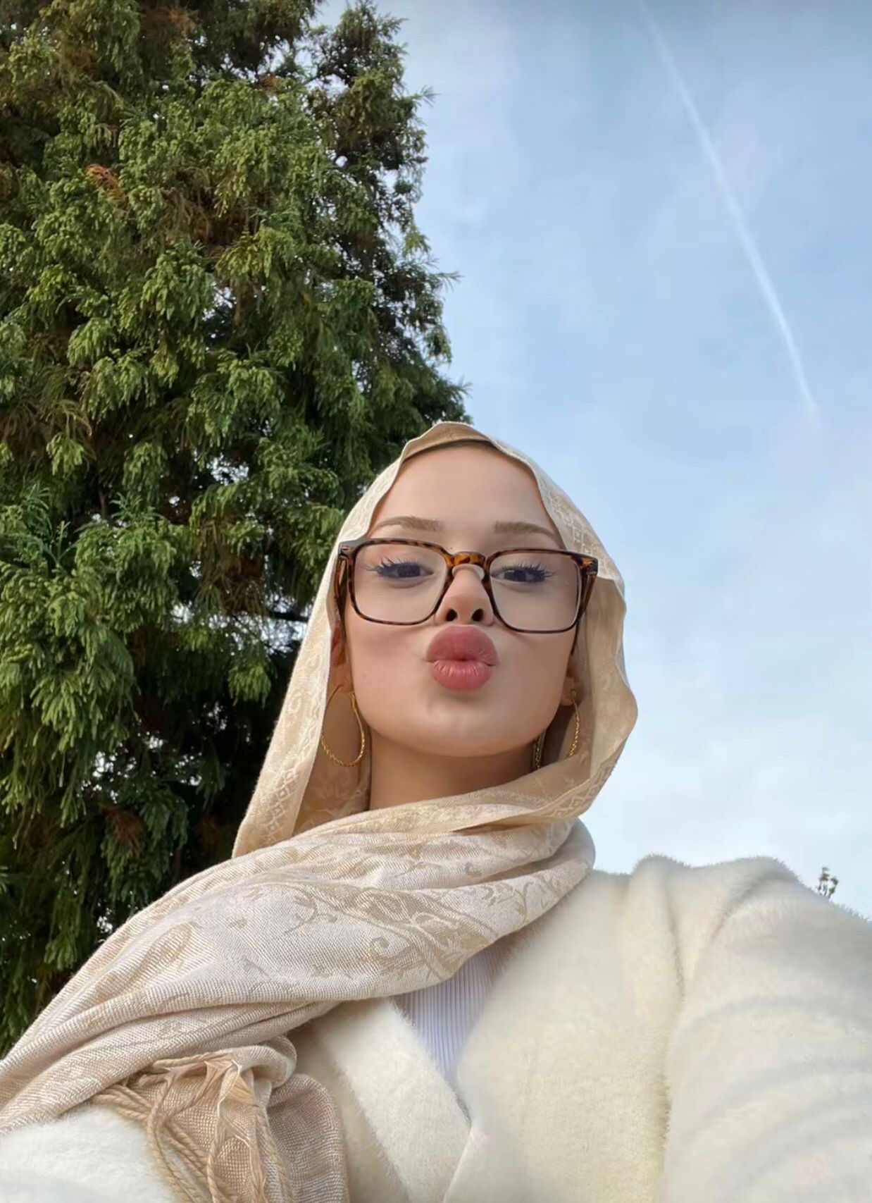 Ensar Başarılı Bayan Escort Bayan Bütün